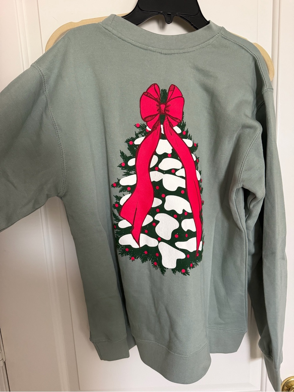 GUC living fully mallory ervin sweatshirt medium green Christmas tree